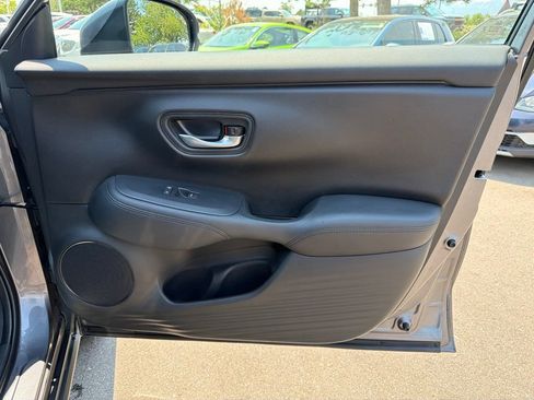 Used 2025 Honda HR-V LX image 9