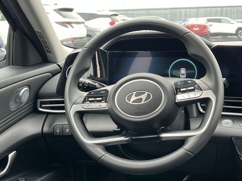 Used 2025 Hyundai Elantra SEL image 28