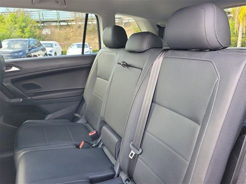 Used 2020 Volkswagen Tiguan SE image 9