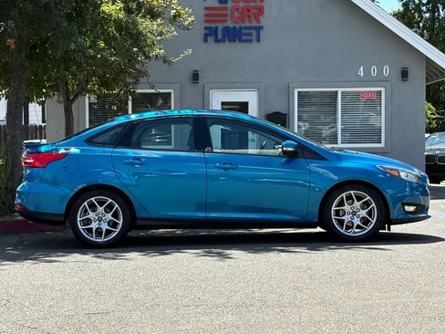 Used 2015 Ford Focus SE w/ Equipment Group 201A FWD image 4