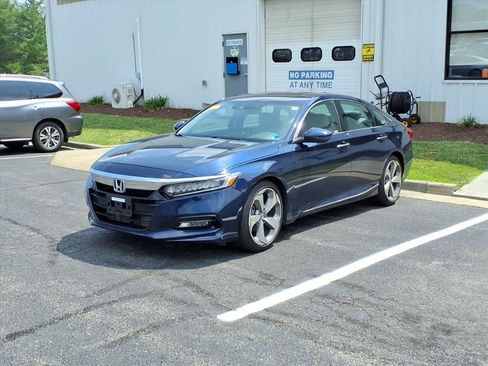 Used 2018 Honda Accord Touring image 2