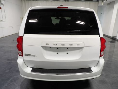 Used 2019 Dodge Grand Caravan SE w/ UConnect Hands-Free Group FWD image 5