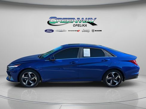 Used 2023 Hyundai Elantra Limited w/ Preferred Accessory Package FWD image 4