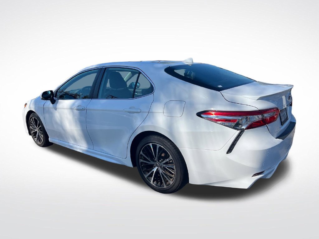 Used 2020 Toyota Camry SE FWD image 3