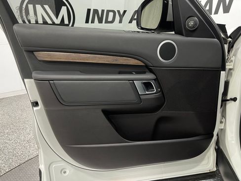 Used 2017 Land Rover Discovery SE image 15