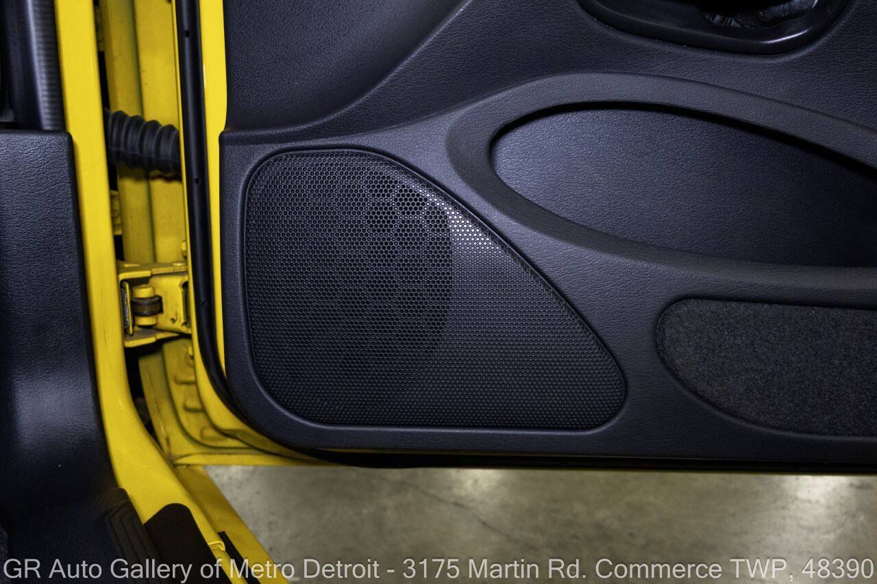 Used 2004 Ford Mustang Mach 1 RWD image 38