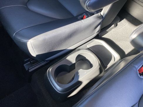 Used 2022 Toyota Highlander XLE image 46