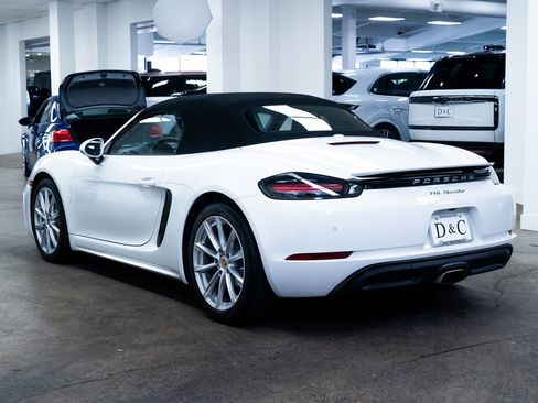 Used 2024 Porsche 718 Boxster RWD image 4