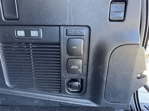 Used 2025 Ford Expedition Active image 23