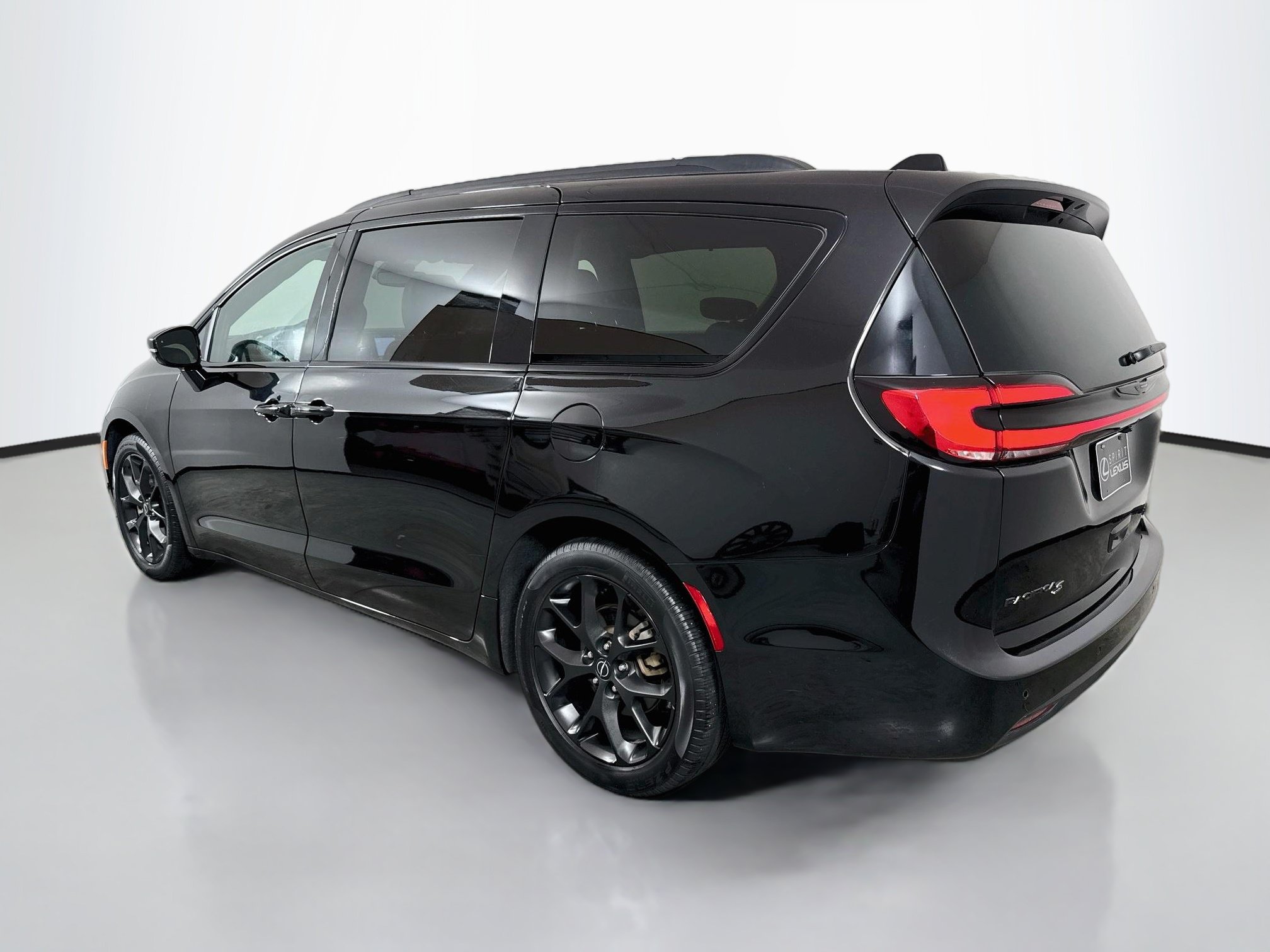 Used 2026 Chrysler Pacifica Limited w/ S Appearance Package FWD image 5