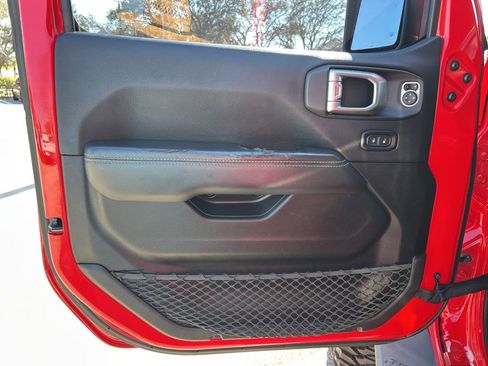 Used 2020 Jeep Gladiator Overland image 11