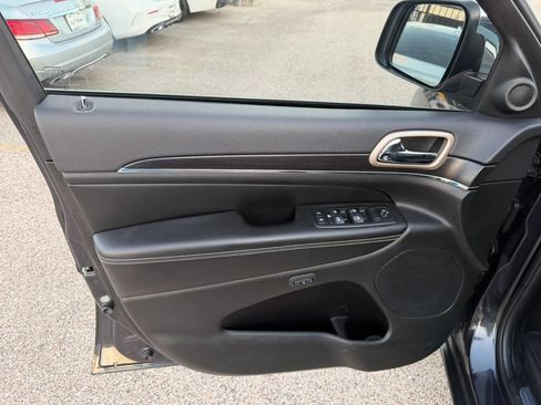 Used 2014 Jeep Grand Cherokee Limited w/ Trailer Tow Group IV RWD image 17