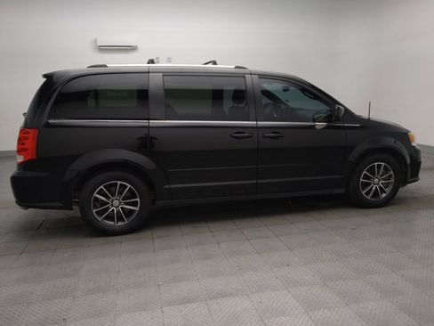 Used 2017 Dodge Grand Caravan SXT w/ Driver Convenience Group FWD image 10