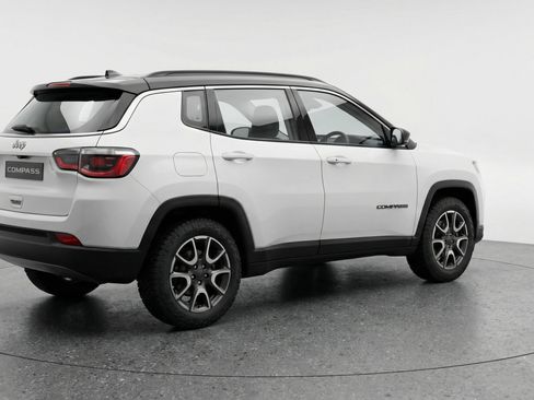 Used 2025 Jeep Compass Trailhawk AWD/4WD image 9