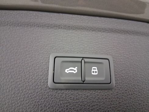 Used 2025 Audi Q5 e Premium image 28