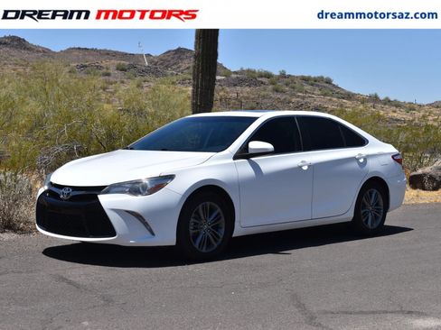 Used 2017 Toyota Camry SE w/ Moonroof Package FWD image 1