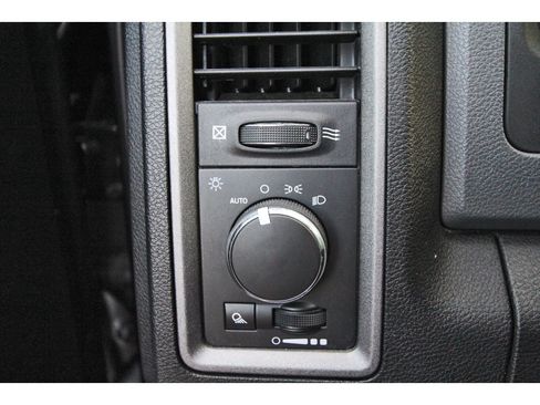 Used 2020 RAM 1500 Tradesman w/ Chrome Plus Package RWD image 28