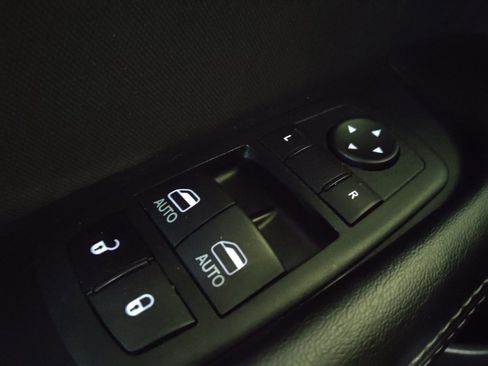 Used 2019 Dodge Challenger SXT RWD image 27