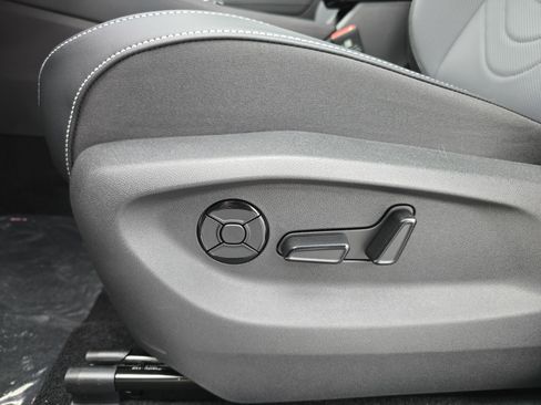 New 2026 Volkswagen Tiguan SE R-Line FWD image 29