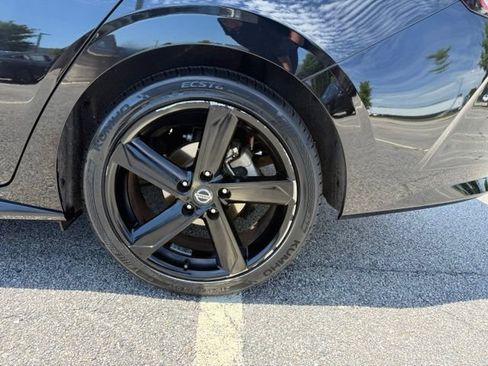 Used 2023 Nissan Sentra SR w/ Midnight Edition Package FWD image 14