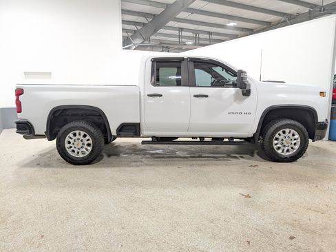 Used 2021 Chevrolet Silverado 2500 Custom w/ Custom Value Package image 2