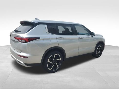 Used 2024 Mitsubishi Outlander SE image 6