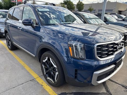 Used 2024 Kia Telluride S w/ S Sunroof Package FWD image 1
