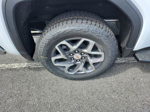 New 2026 GMC Sierra 1500 SLT w/ SLT Premium Package image 6