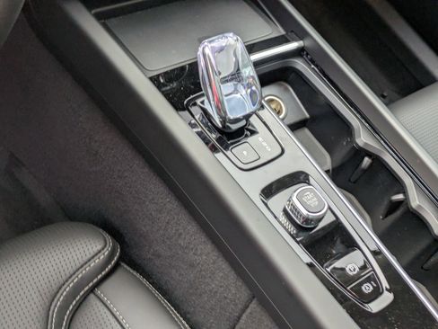 New 2026 Volvo XC60 B5 Ultra w/ Climate Package image 12