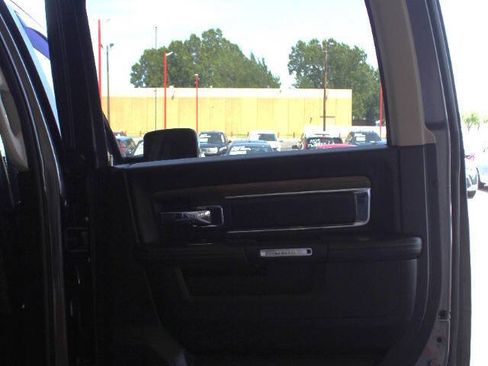Used 2017 RAM 1500 Laramie w/ Convenience Group AWD/4WD image 12