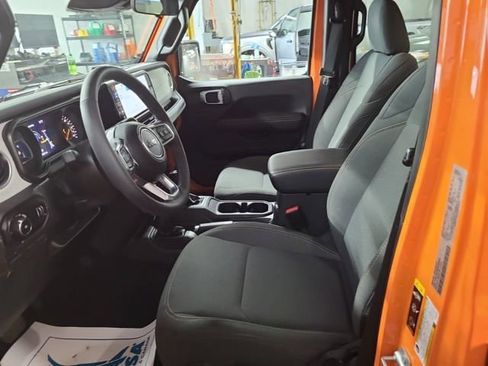 Used 2025 Jeep Wrangler Unlimited Sahara w/ Safety Group AWD/4WD image 6