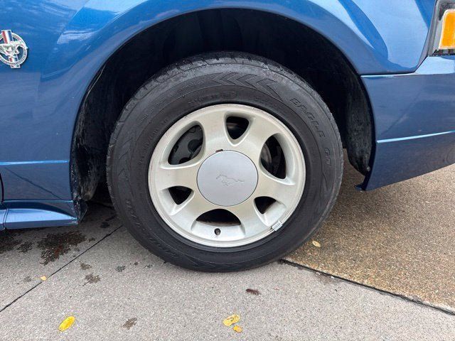 Used 1999 Ford Mustang Convertible RWD image 24
