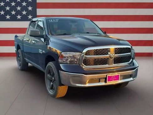 Used 2018 RAM 1500 Classic SLT image 3