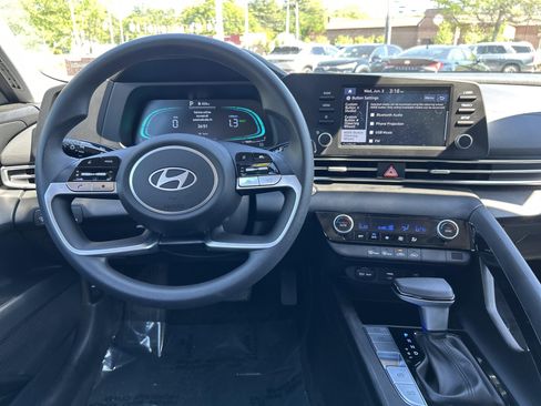 New 2026 Hyundai Elantra Hybrid FWD image 45