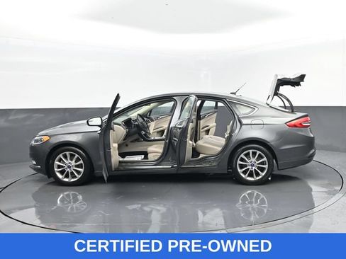Used 2017 Ford Fusion SE FWD image 32