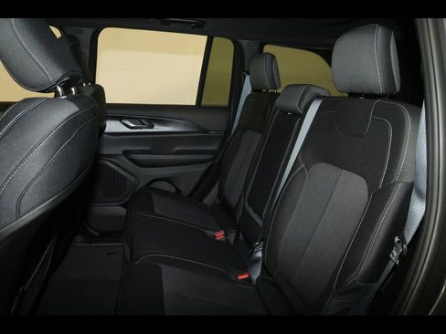 New 2026 Jeep Grand Cherokee Laredo image 21