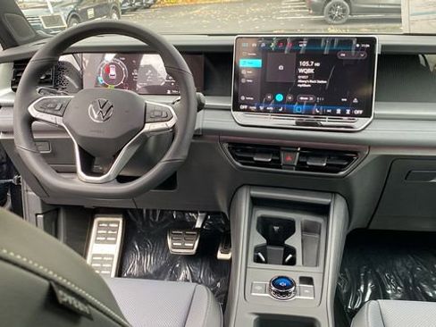 New 2026 Volkswagen Tiguan SE R-Line image 9