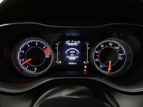 Used 2020 Jeep Cherokee Latitude Plus w/ Cold Weather Group AWD/4WD image 19