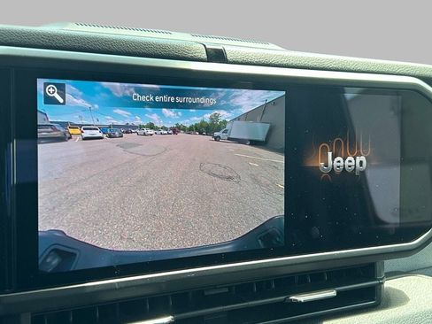 Certified 2025 Jeep Gladiator Sport AWD/4WD image 29