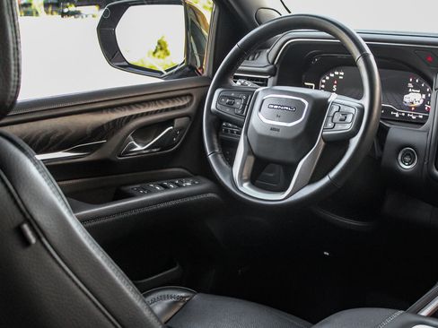 Used 2024 GMC Yukon Denali AWD/4WD image 42