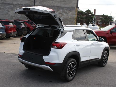 Used 2025 Chevrolet TrailBlazer LT AWD/4WD image 7