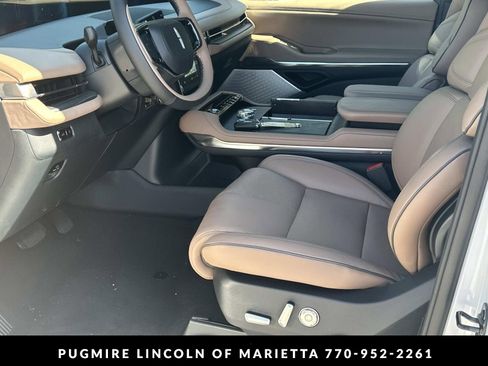 New 2026 Lincoln Navigator Black Label AWD/4WD image 9
