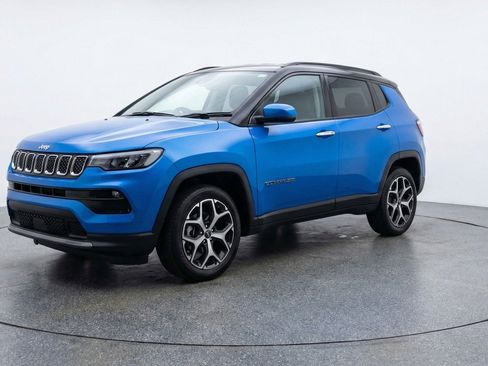 Used 2025 Jeep Compass Limited AWD/4WD image 3