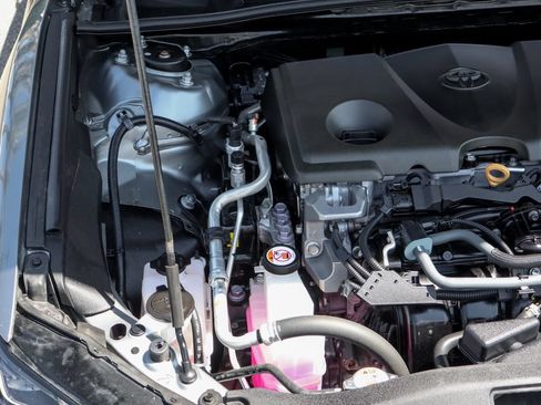 Used 2025 Toyota Camry XLE FWD image 12