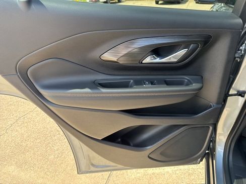 Used 2024 GMC Terrain SLE image 27