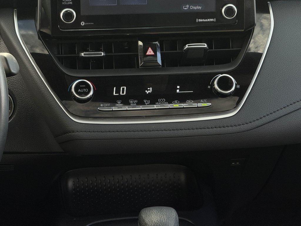 Certified 2022 Toyota Corolla SE w/ SE Premium Package FWD image 18