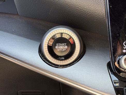 Used 2025 Jeep Wagoneer Series II AWD/4WD image 24