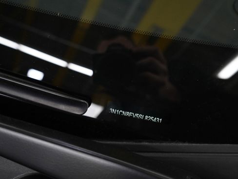 Used 2025 Nissan Versa SV FWD image 27