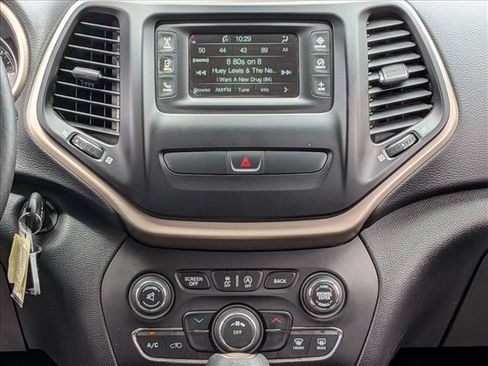 Used 2017 Jeep Cherokee Sport AWD/4WD image 14