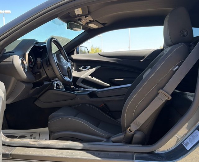 Used 2022 Chevrolet Camaro LT w/ Technology Package RWD image 8